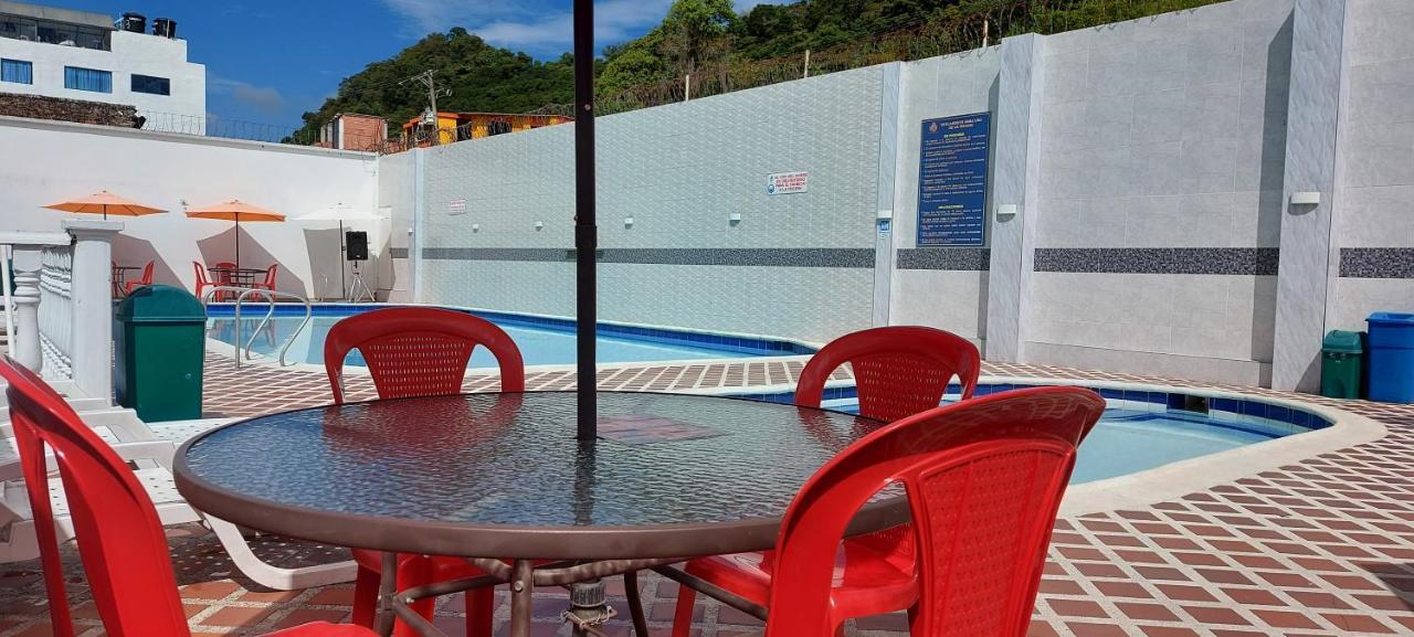 Hotel Emperador Barbosa (Santander) Exterior foto