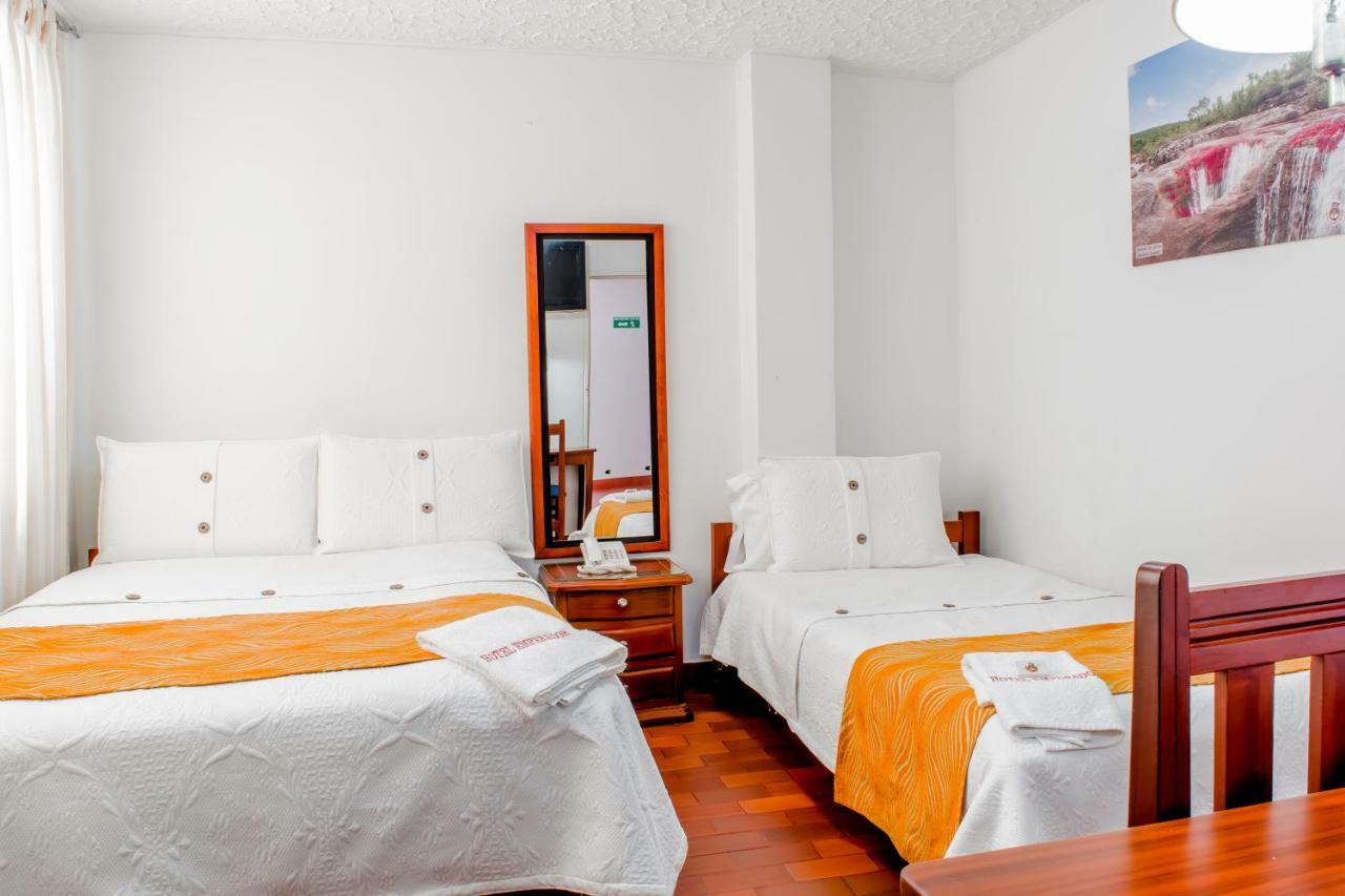 Hotel Emperador Barbosa (Santander) Quarto foto